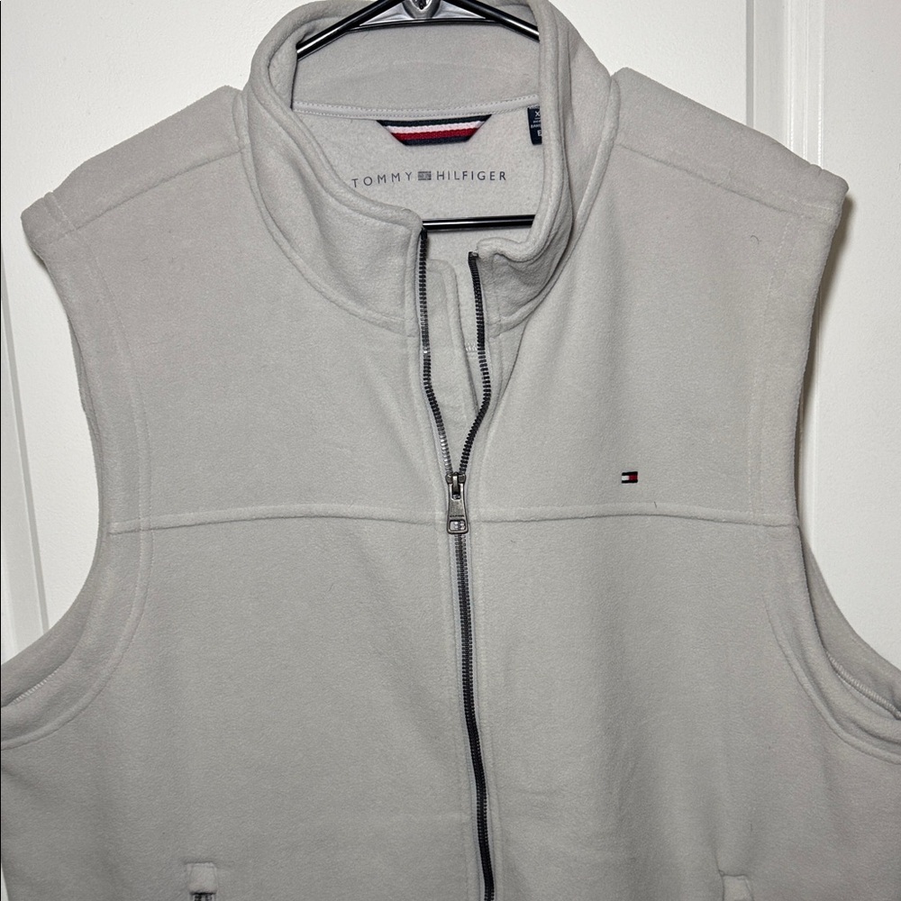 Tommy Hilfiger Men's Gray Zip-Up Sweater Vest